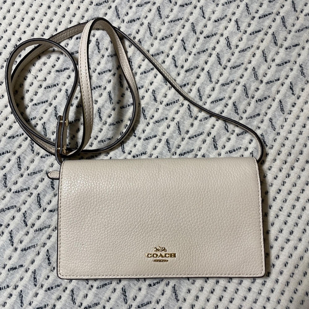 NWOT Coach Ivory Leather Crossbody/Clutch Wallet Conversion Bag.